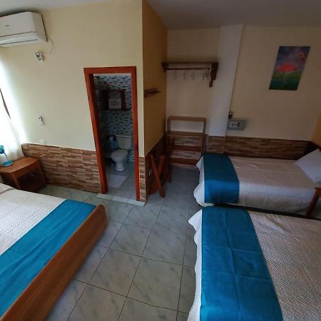 Hostal Janet Starlink Puerto Villamil Exterior photo